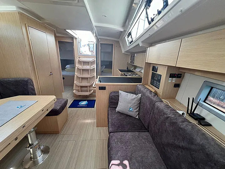 Bavaria C38 - 