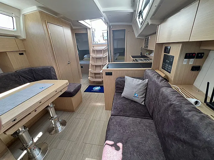 Bavaria C38 - 