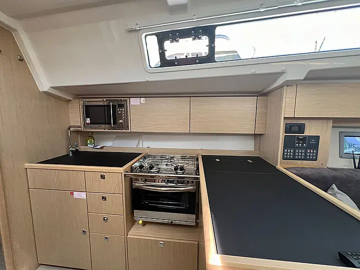 Bavaria C38 - 