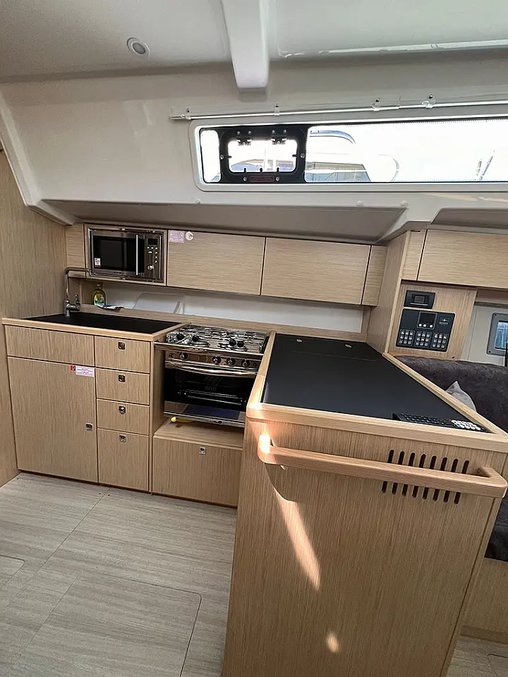Bavaria C38 - 