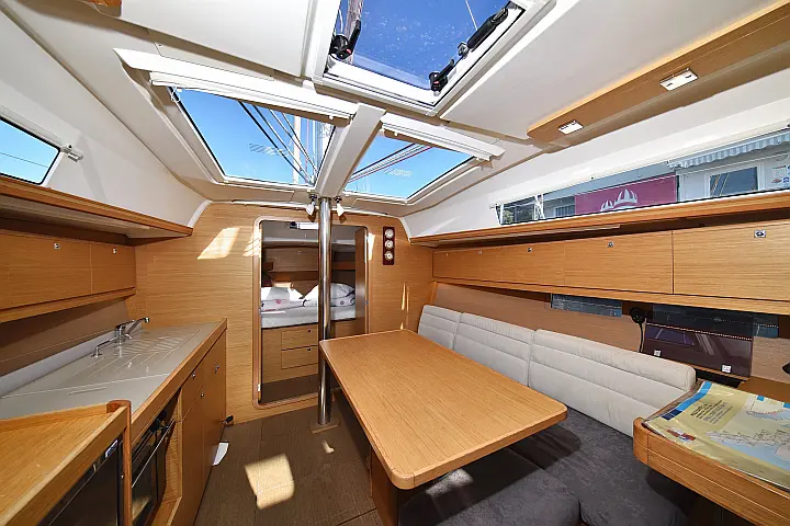 Dufour 382 - 