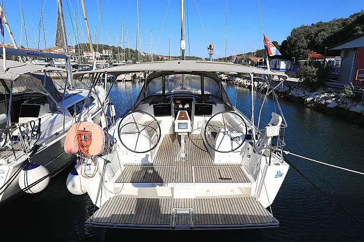 Dufour 382 - 