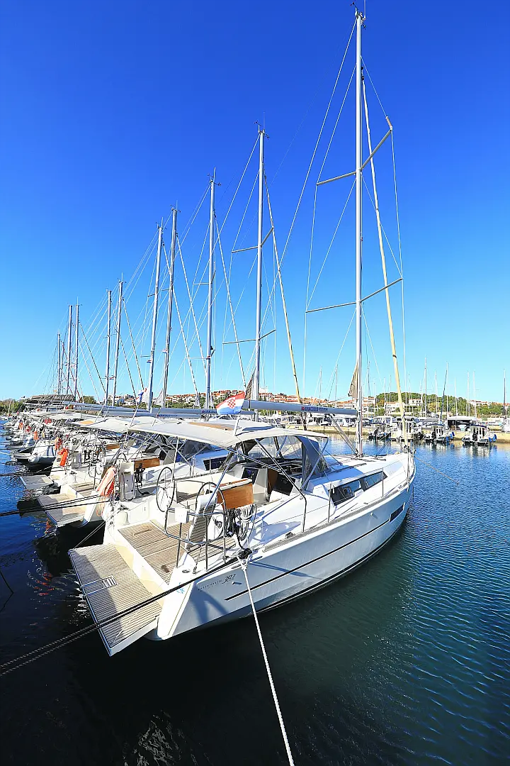 Dufour 382 - 