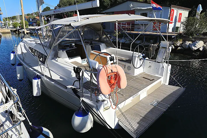 Dufour 382 - 