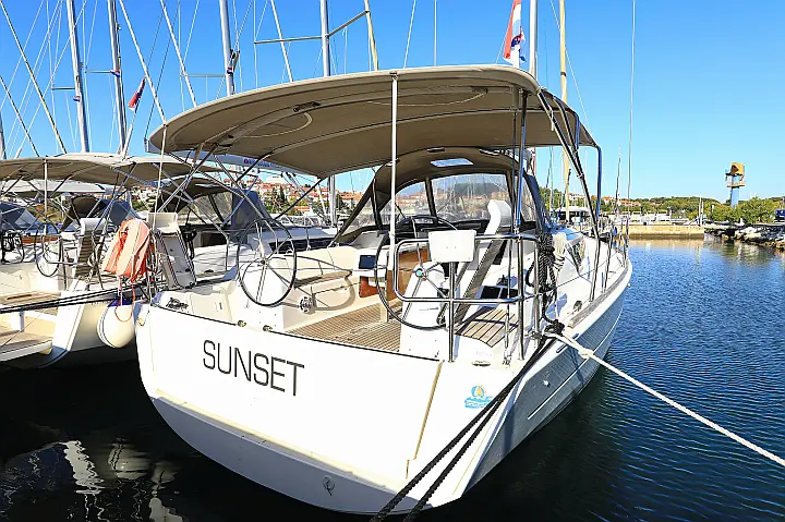 Dufour 382 - 