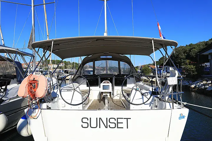 Dufour 382 - 