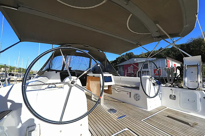 Dufour 382 - 