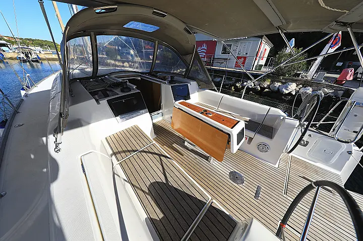 Dufour 382 - 