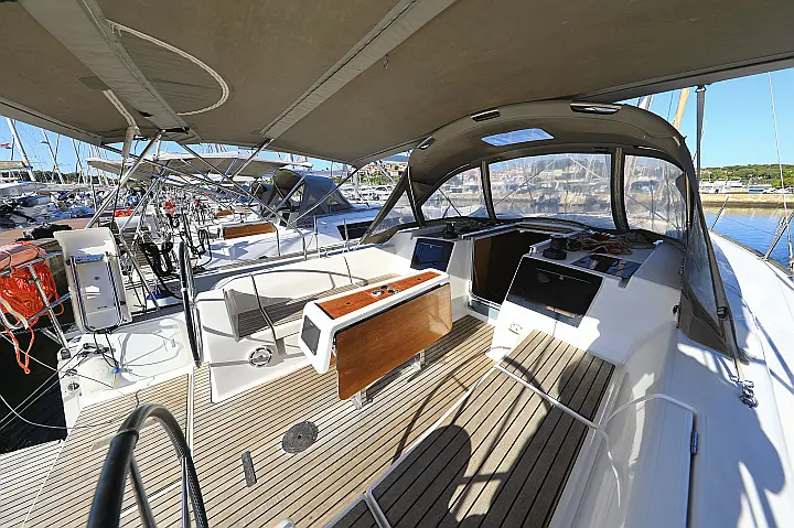 Dufour 382 - 