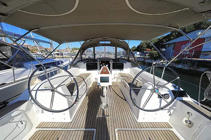 Dufour 382 - 