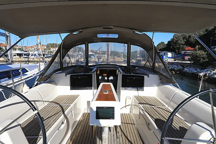 Dufour 382 - 