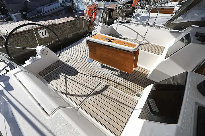 Dufour 382 - 