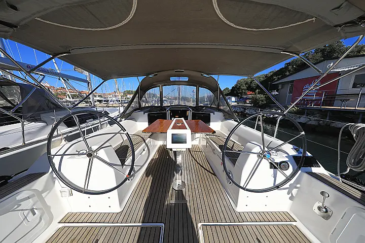 Dufour 382 - 