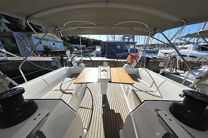 Dufour 382 - 