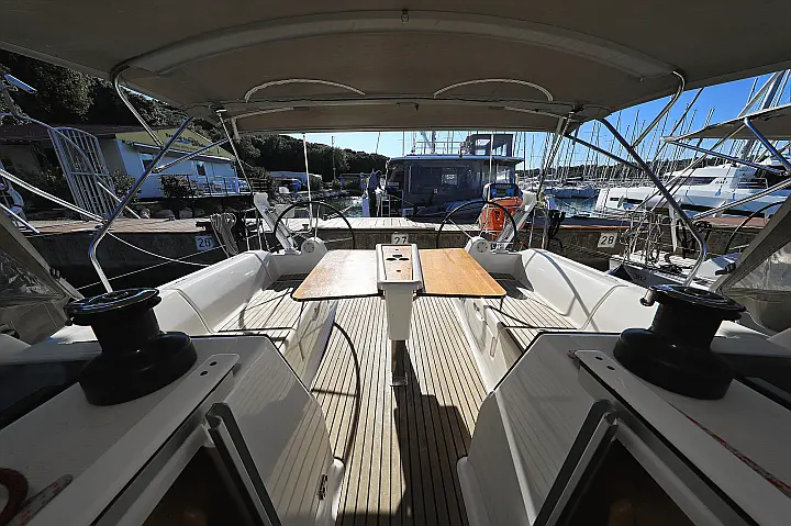 Dufour 382 - 