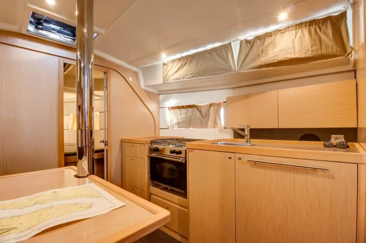 Beneteau Oceanis 38 - 