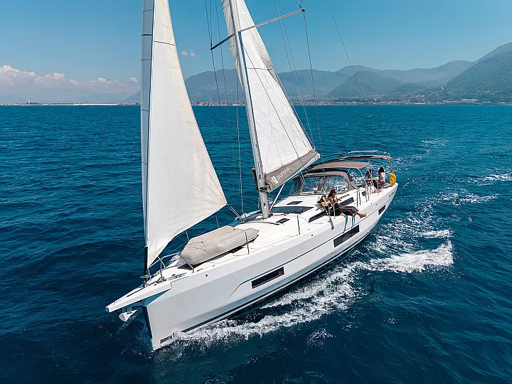 Dufour 470 - External image