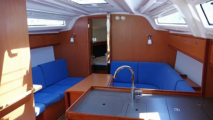Bavaria Cruiser 37 - 