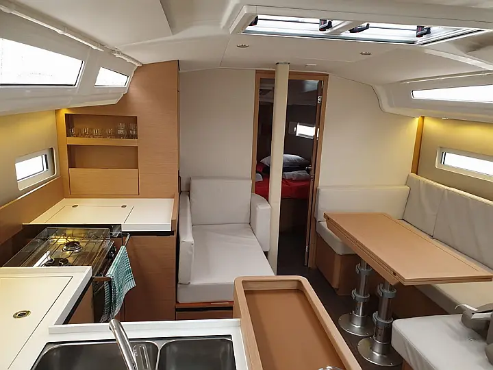 Sun Odyssey 410 - Internal image