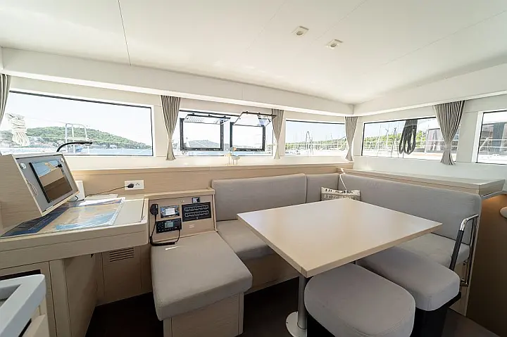 Lagoon 40 Owner Version - 