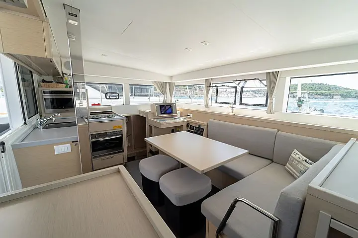 Lagoon 40 Owner Version - 