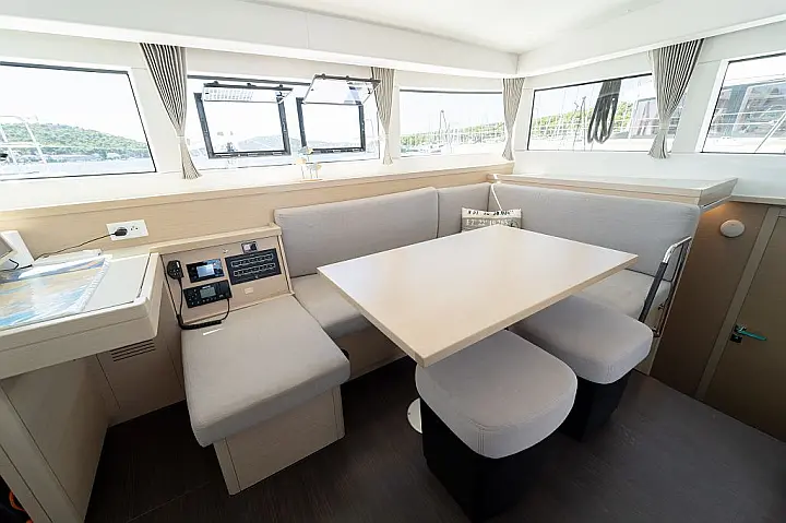 Lagoon 40 Owner Version - 