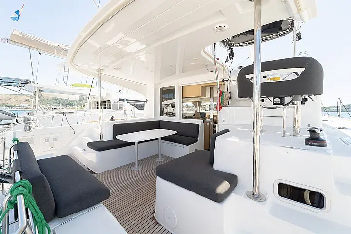 Lagoon 40 Owner Version - 