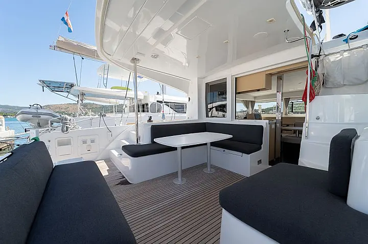 Lagoon 40 Owner Version - 