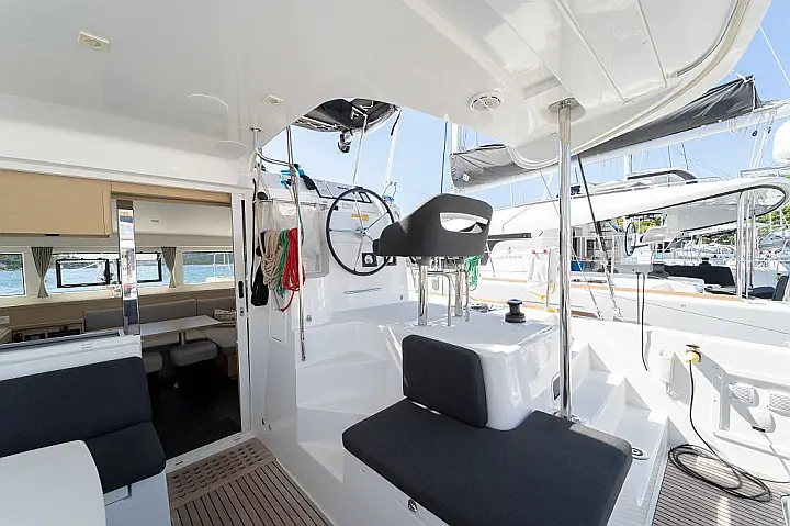 Lagoon 40 Owner Version - 