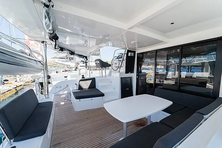 Lagoon 42 Owner Version - 