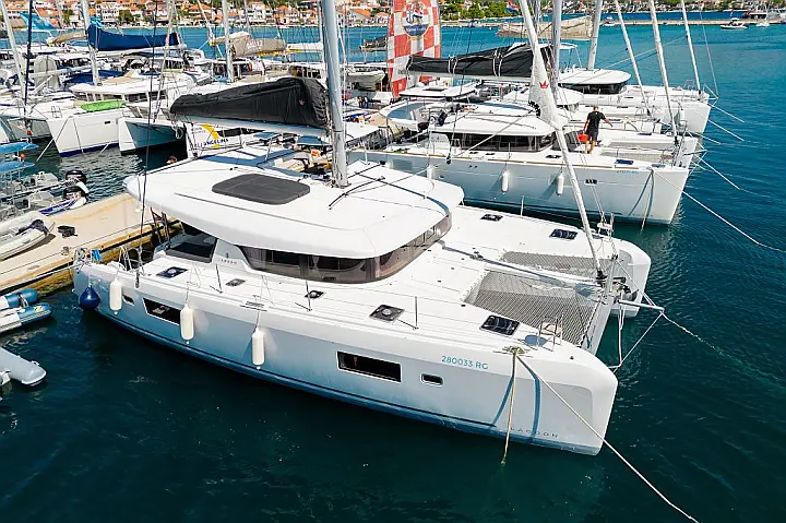 Lagoon 42 Owner Version - 