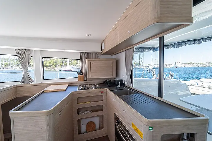 Lagoon 42 Owner Version - 