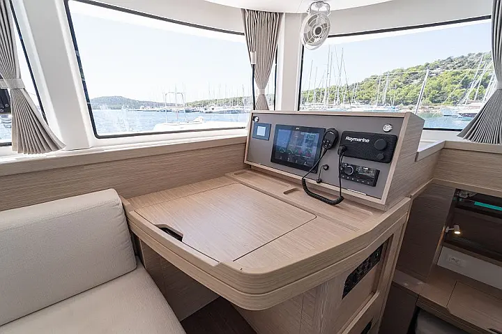 Lagoon 42 Owner Version - 