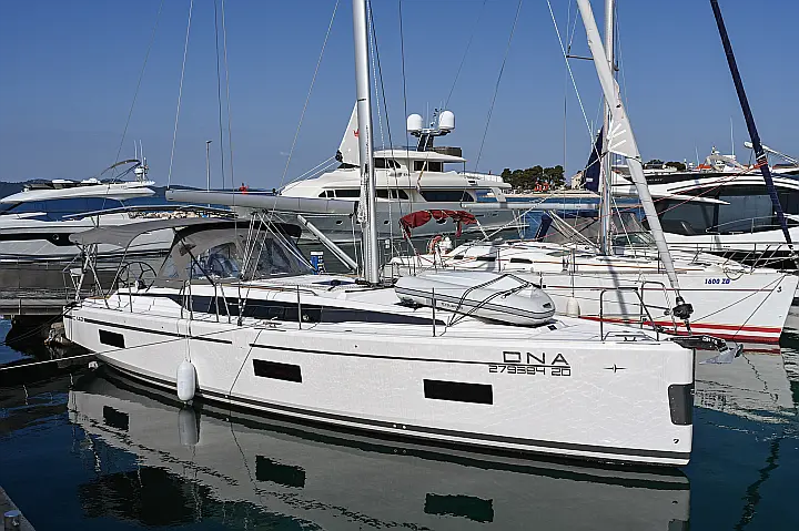 Bavaria C42 - 