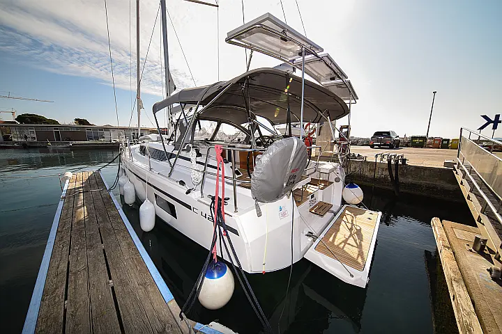 Bavaria C42 - 