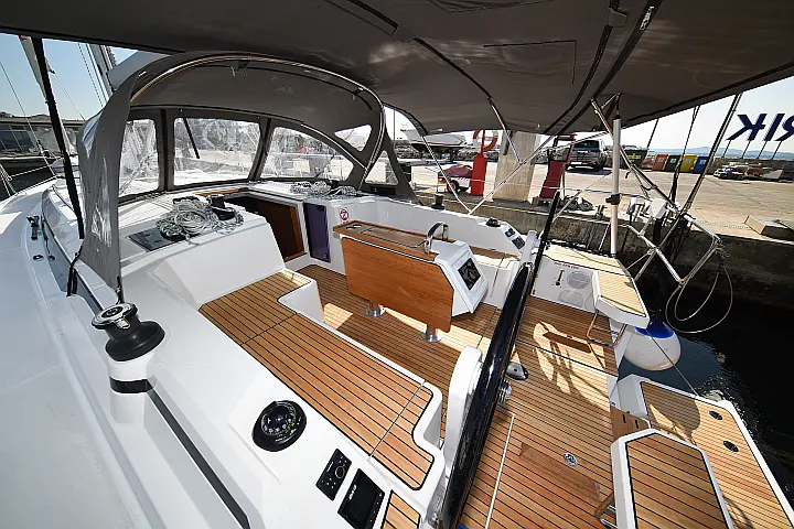Bavaria C42 - 