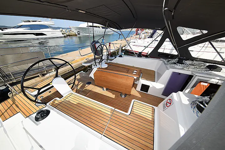 Bavaria C42 - 