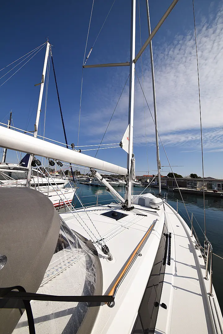 Bavaria C42 - 