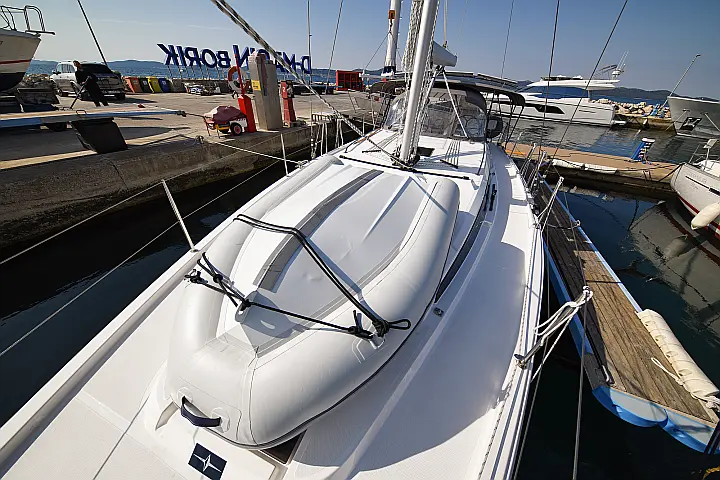 Bavaria C42 - 