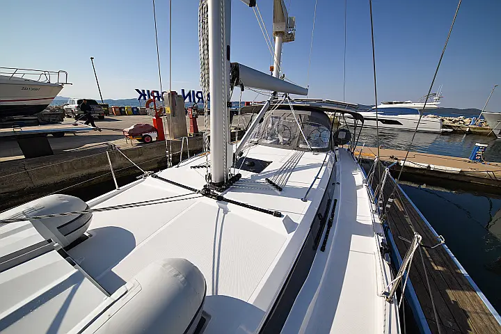 Bavaria C42 - 