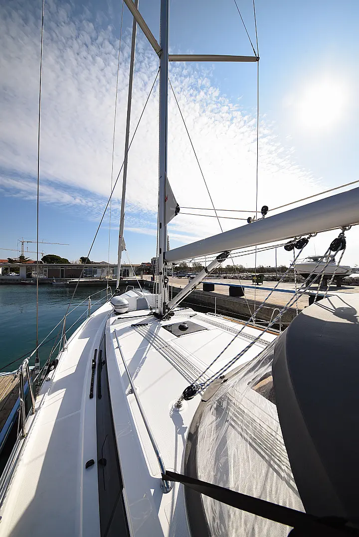Bavaria C42 - 