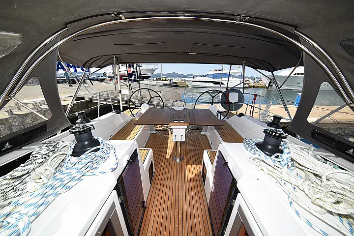 Bavaria C42 - 
