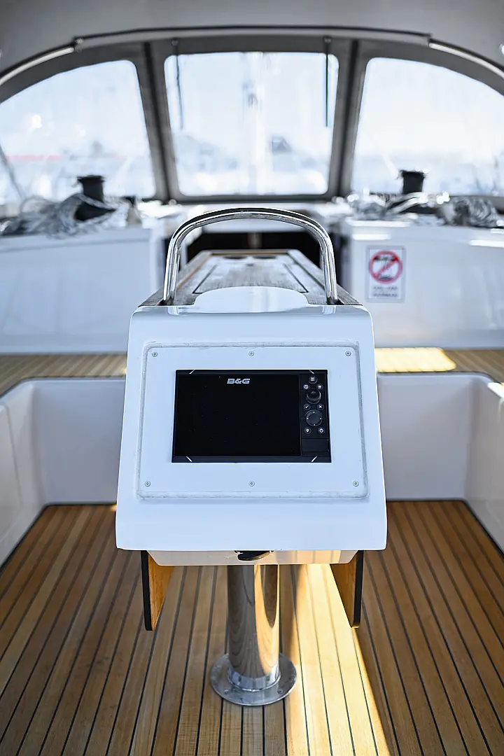 Bavaria C42 - 