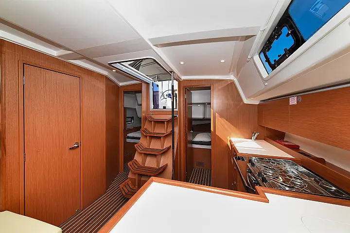 Bavaria C42 - 
