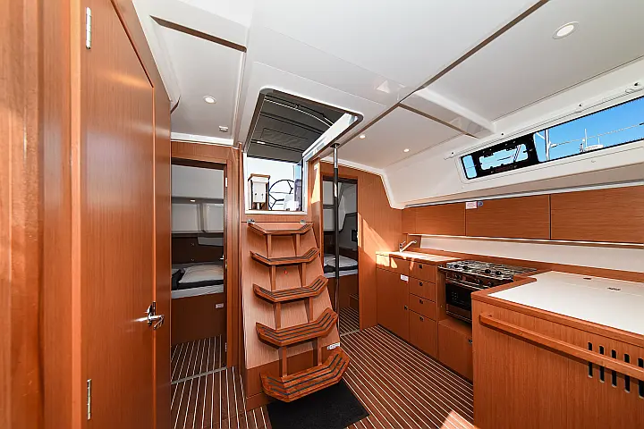 Bavaria C42 - 
