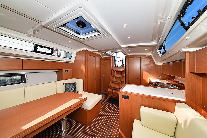 Bavaria C42 - 