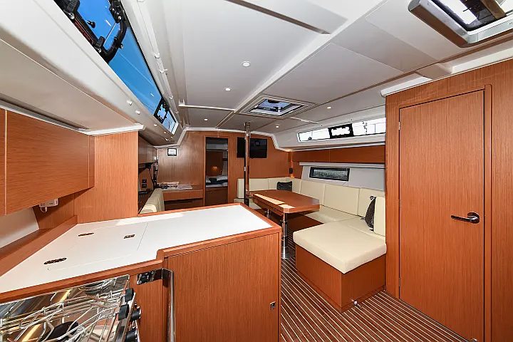 Bavaria C42 - 