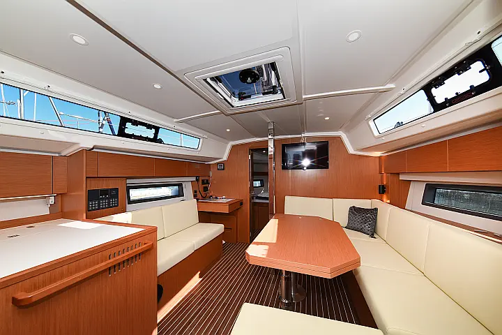 Bavaria C42 - 