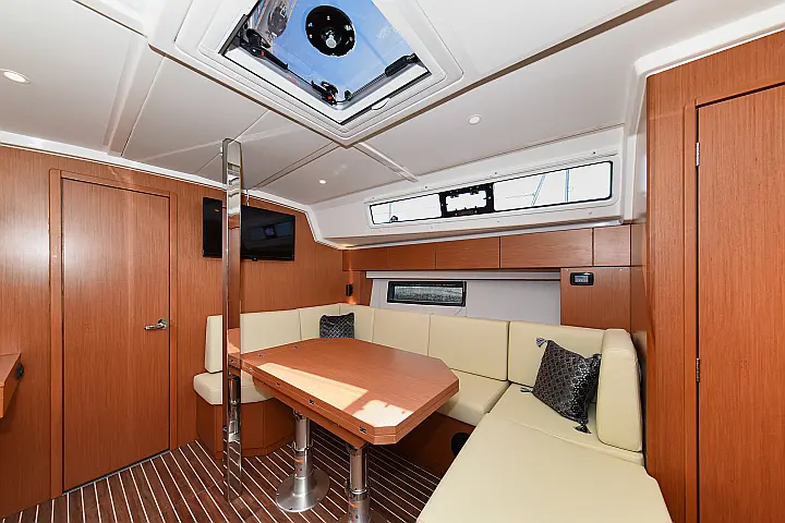 Bavaria C42 - 