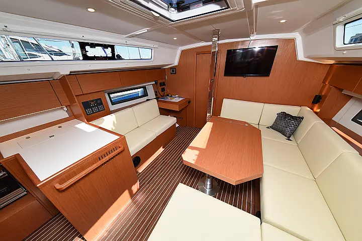 Bavaria C42 - 